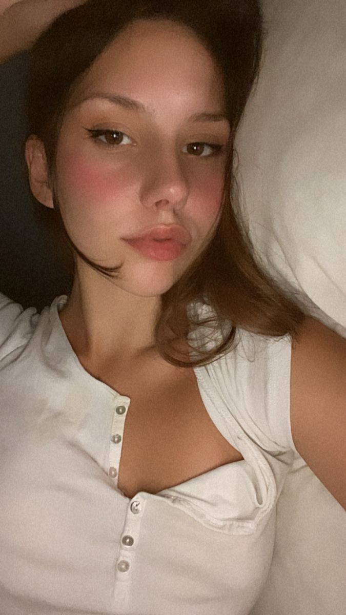 Premium escort profile on Erobella